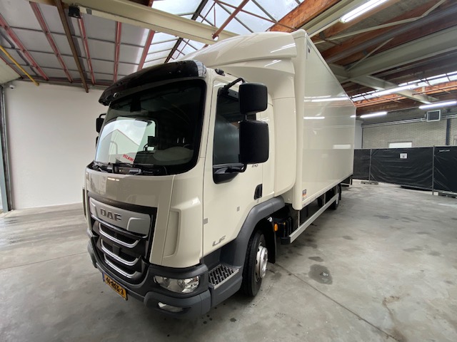 12 tonner met laadlift 40m3 Inqar Dallinga